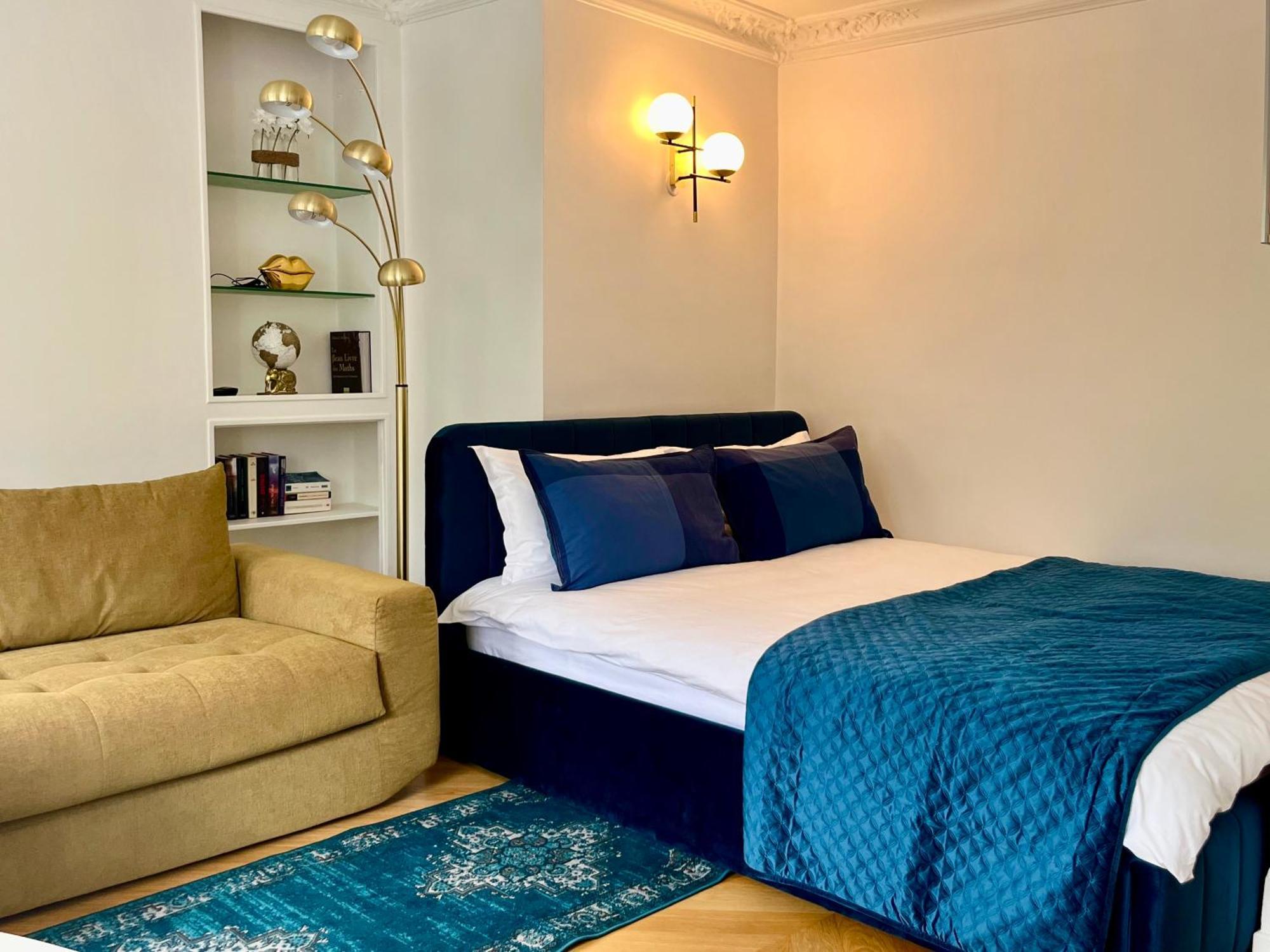 Studio Pres Des Champs-Elysees Paris Exterior photo